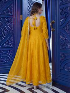 Vestido de diseñador Fendi de satén con bordado de lentejuelas y detalles de seda, estilo moderno para Diwali y bodas, con dupatta, precio al por mayor - Product Image 3