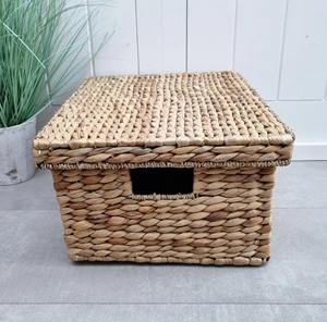 Cesta rectangular de jacinto de agua con tapa, tejida con hierba marina, cesta de almacenamiento hecha a mano, venta al por mayor, ecológica, hecha en Vietnam - Product Image 2