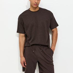 Ensemble de survêtement personnalisé en coton pour homme : sweat-shirt à col rond et short uni - Product Image 6