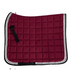 Tapis de Selle d'Équitation en Coton Maille de Qualité Supérieure Rembourré en Polaire/Laine Polyester avec Logo Personnalisé, Absorption des Chocs et Sangle de Selle pour Dressage - Product Image 2