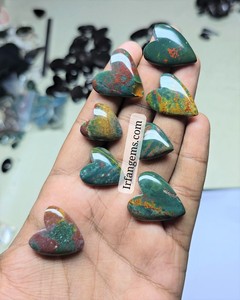Lote de Cabujones de Piedra de Sangre 100% Natural en Forma de Corazón y de Diferentes Tamaños, Piedra de Sangre con Destellos Verdes y Rojos para Joyería - Product Image 3