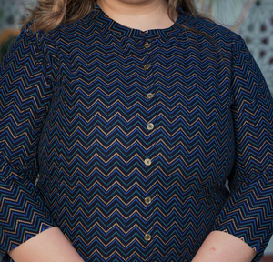 Kurti Anarkali de rayón para mujer, talla grande, con estampado en zigzag, cuello mandarín y mangas tres cuartos en azul. - Product Image 2