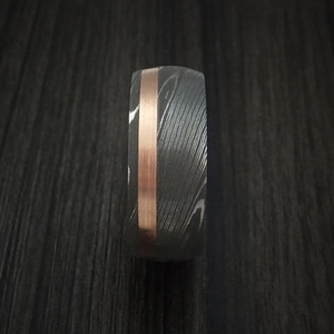 Bague pour homme en acier Damas forgé à la main, large alliance avec motif grain de bois superposé, bijoux artisanaux en gros - Product Image 1