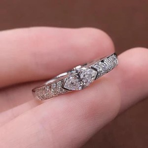 Bague éternelle large en diamant de laboratoire taille marquise pour femme, en platine, cadeau de fiançailles moderne pour petite amie - Product Image 3