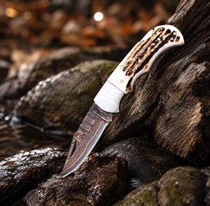 Cuchillo de caza de acero de Damasco con mango de hueso y hoja de filo recto - Product Image 5