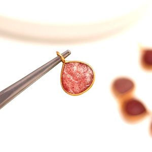 Colgante de cuarzo rosa natural tallado a mano con forma de flor, piedra preciosa de cuarzo rosa en plata de ley 925 para joyería. - Product Image 6