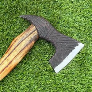 Hache Viking en Acier Carbone Forgé à la Main, Manche Sculpté sur Mesure OEM, Hache à Barbe, Étui en Cuir, Haches de Camping et de Bushcraft - Product Image 5