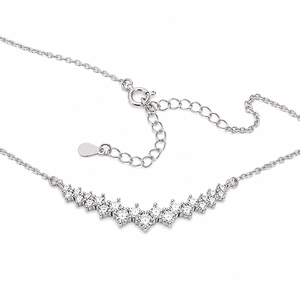 Collier pendentif en argent sterling 925 avec moissanite, serti de griffes de diamant rond, idéal pour les mariages, les anniversaires et les soirées - Product Image 5