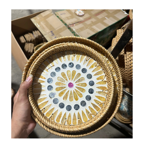 Plateau en rotin vietnamien fait main de luxe avec incrustation de nacre - Product Image 4