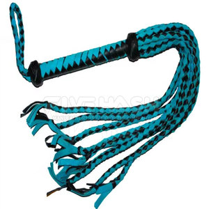 Flogger de cuero con correas suaves de múltiples puntas y mango ergonómico que proporciona un control fácil y un manejo cómodo. - Product Image 5