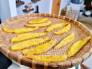 Las gomitas de mango Golden Hour capturan la magia del atardecer con cada bocado masticable que te ofrece una experiencia realmente inolvidable y dulce. - Product Image 6