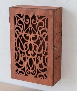 Mueble de Baño de Madera para Montar en la Pared con Puerta Tallada, 3 Estantes para Almacenamiento de Medicamentos y Artículos Esenciales, Diseño Tradicional - Product Image 4