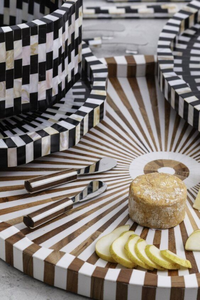 ถาดไม้แกะสลักลายกระดูกทรงสี่เหลี่ยม งานฝีมือสำหรับตกแต่งบ้าน วางบนโต๊ะกาแฟ ลวดลายโดดเด่น งานฝีมือจากกระดูก - Product Image 3