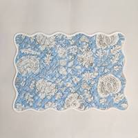 Quatre nappes et quatre sets de table en coton matelassés à motif floral bleu clair, avec bordure ondulée, style indien vintage, faits à la main, de luxe et écologiques
