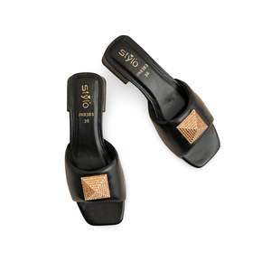 Zapatilla deportiva formal negra FR8383 - Product Image 1