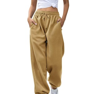 เสื้อผ้าลำลองฤดูหนาวขายส่งสำหรับผู้หญิง ทรงปกติ สไตล์ไฮสตรีท พิมพ์ลายโลโก้แบบ DTF ผ้าฟลีซเนื้อนุ่ม คุณภาพสูง เอวยางยืด - Product Image 1