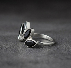 Anillo minimalista de plata 925 con ónix negro de 3x6 mm, corte marquesa, engaste en bisel, diseño de hoja de planta, unisex, con piedra preciosa, regalo para ella. - Product Image 2
