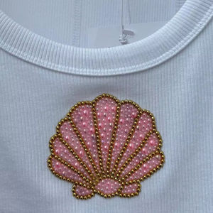 Parche bordado de perlas de cristal en forma de vieira marina, hecho a mano, con cuentas de cristal rosa, para decoración de ropa. - Product Image 1