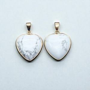 Pendentif en argent sterling 925 avec pierre précieuse howlite en forme de cœur de 14 mm — Breloque en pierre précieuse violette facettée, bijou pierre de naissance pour colliers DIY - Product Image 1