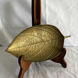 High Quality Leaf <b>Plate</b> For Display Purpose Serving <b>Snacks</b> And Guest Entertainment Elegant Decorative Metal Dish From India - Product Image 1