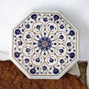 Mesa de Centro de Mármol Contemporánea de Alta Gama Hecha a Mano con Incrustaciones de Piedra Natural para Interiores de Hoteles de Lujo - Product Image 1