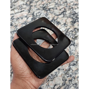 Brazalete de Resina de Madera Multicolor, Fabricado en India, Altamente Pulido por UCI, Joyería Transparente en Negro, Blanco y Claro - Product Image 6