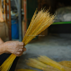 Balai en herbe pour le nettoyage de la maison |   CHOI DOT Vietnam - Product Image 4