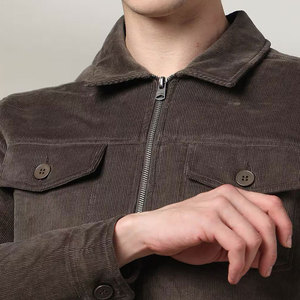 Blouson en daim à carreaux pour homme, collection automne-hiver 2026, coupe ajustée, col à revers, style décontracté, streetwear, coupe-vent - Product Image 5