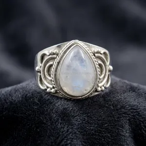 Bague cocktail style bohème en argent 925 avec pierre de lune naturelle en forme de goutte sertie clos, bijoux unisexe - Product Image 4