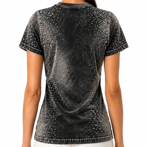 T-shirt décontracté d'été pour femme, uni avec logo, col en V, manches courtes, coupe classique, en tissu mousseline, toucher doux, personnalisable - Product Image 2