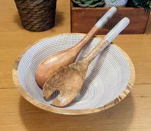 Bol en bois émaillé artisanal de haute qualité avec cuillères à salade, imprimé émaillé, cuillères assorties pour la présentation à la maison et en cuisine - Product Image 5