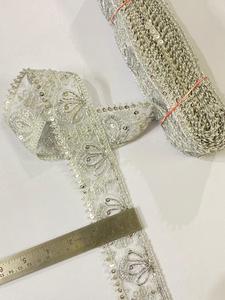 Bordes de Encaje Bordados Suaves Tradicionales de Primera Calidad Hechos a Medida para Prendas y Accesorios. Disponible en Variedad de Anchos y Colores - Product Image 6