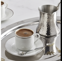 Théière à fleurs d'orchidées blanches de créateur idéale pour servir du thé, du café ou comme vaisselle élégante et décor de cuisine d'Inde