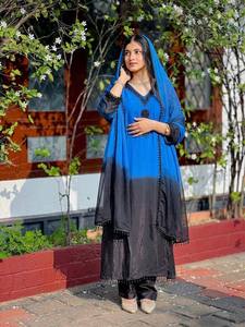 Robe Anarkali noire brodée pour femme, style traditionnel indien pakistanais, longueur ras du sol, en soie, coupe classique, pour mariage - Product Image 3