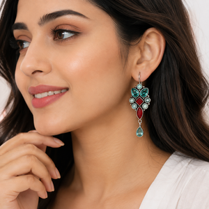 Boucles d'oreilles pendantes en argent oxydé avec pierre de zircon |   Bijoux ethniques indiens faits à la main pour femmes |   Boucles d'oreilles de mariage en gros - Product Image 2