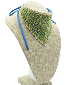 Collier artisanal en perles blanches et cristaux avec pompon, style naturel et design unique par Needlework HF Crafts - Product Image 3