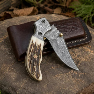 Cuchillo plegable de acero de Damasco con mango de estagio y funda de cuero para bushcrafting - Product Image 2