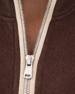 Conjunto de yoga de dos piezas para mujer, color marrón, top corto con cremallera y pantalones acampanados de cintura alta con bordado floral, ropa deportiva para gimnasio, fabricante personalizado. - Product Image 3