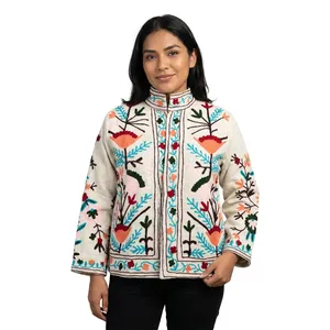 Chaqueta Acolchada de Algodón Sujani Khadi, Prenda Exterior de Punto Cruzado con Adornos de Lentejuelas y Flecos, Decoraciones de Patchwork, Lino Personalizado - Product Image 2