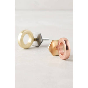 Boucles d'oreilles minimalistes en laiton, clous dorés et or rose, design hexagonal, pour boutons de porte de maisons, hôtels et villas - Product Image 1