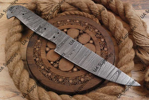 Cuchillo de Chef Profesional UA Supplies, Forjado a Mano en Acero de Damasco con Patrón Trenzado, Espiga Completa, Ambidiestro, Acabado Cepillado, Moderno - Product Image 6