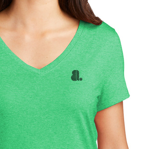 Camiseta de Manga Corta con Cuello en V para Mujer, Color Verde Sólido, con Logotipo, Estilo Casual, Corte Regular, 100% Algodón Orgánico, Ecológica, Transpirable, para Primavera - Product Image 5
