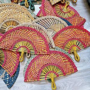 [MEJOR VENTA] |   Abanico de mano hecho a mano con hierba marina, artesanía ecológica y sostenible para bodas, decoración de playa y hogar, refrescante, de Vietnam. - Product Image 3