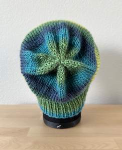 Nouveau bonnet d'hiver en fourrure longue tie-dye pour femme, bonnet en peluche avec lettre C, bonnet tricoté chaud - Product Image 6