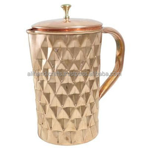Carafe à eau en cuivre plaqué avec prisme de diamant 3D – Carafe de service en métal géométrique à facettes avec couvercle décoratif – Fournisseur en gros Inde - Product Image 1