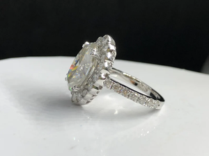 Anillo de Compromiso Ovalado con Diamante Creado en Laboratorio para Mujer, Chapado en Rodio, con Engaste Pavé, Diseño Floral Glamuroso, SV JEWELS IGI - Product Image 1