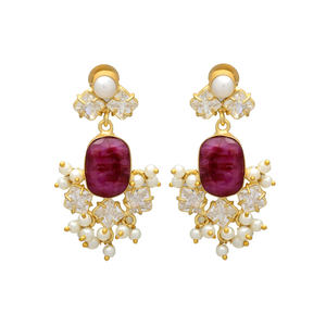 Boucles d'oreilles pendantes pour femme en laiton plaqué or 24 carats, ornées de rubis, de corindon, de zircone cubique et de perles naturelles, style vintage chrétien - Product Image 1