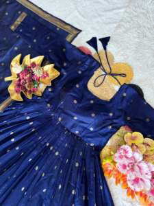 Kurta Tradicional Larga para Mujer con Dupatta, Tejido a Mano en Algodón Zari, Corte Regular, Diseño de Cuatro Lados, Secado Rápido - Product Image 3