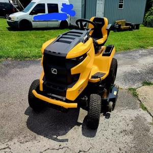 Livraison rapide : Tracteur de jardin d'occasion 900 Enduro 2WD avec moteur robuste et bac à herbe de grande capacité en promotion - Product Image 5