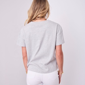 Camiseta Corta de Algodón 100% para Mujer, Cuello Redondo, Manga Corta, Color Gris, Ajuste Holgado, Tejido Transpirable, Estilo Jersey - Product Image 2